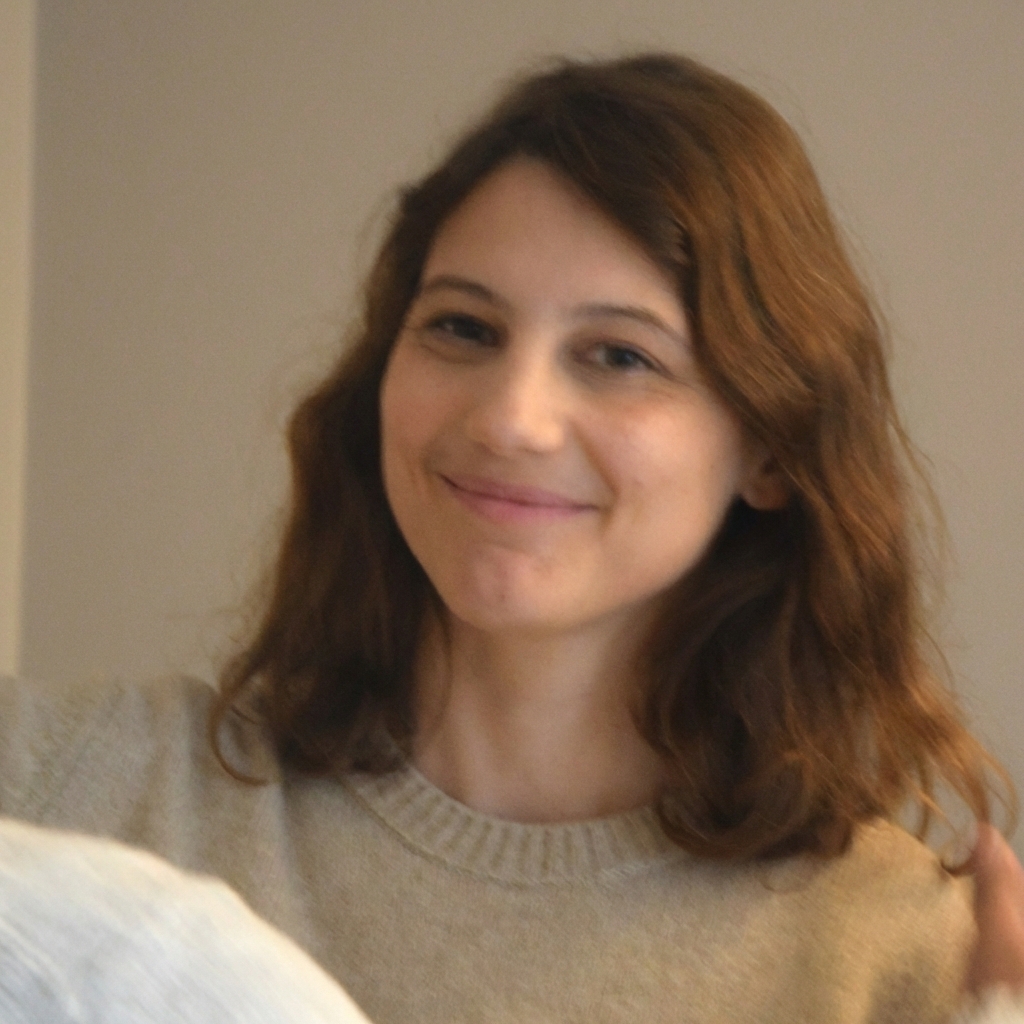 Émilie, praticienne certifiée en câlinothérapie